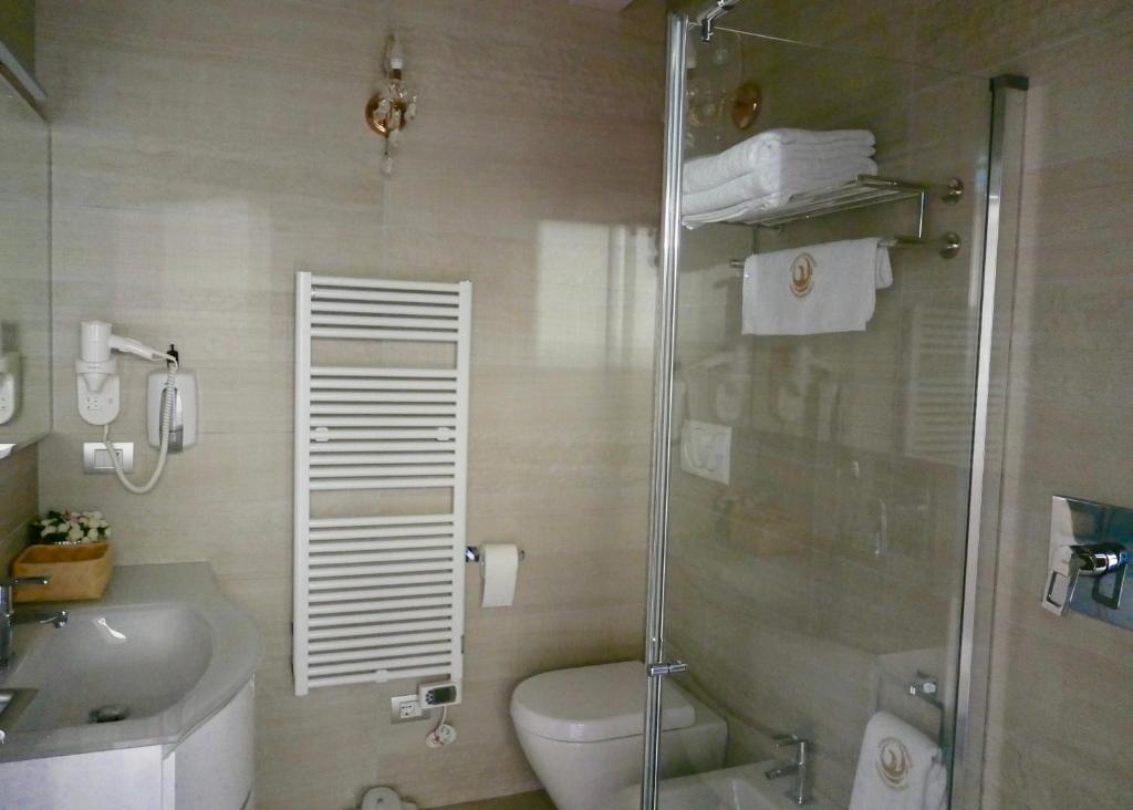 Phoenix Garda Hills room 5